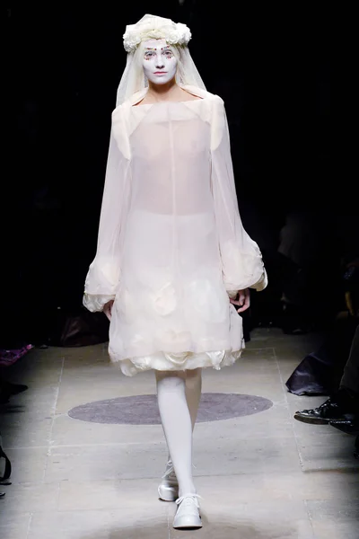 Look 30